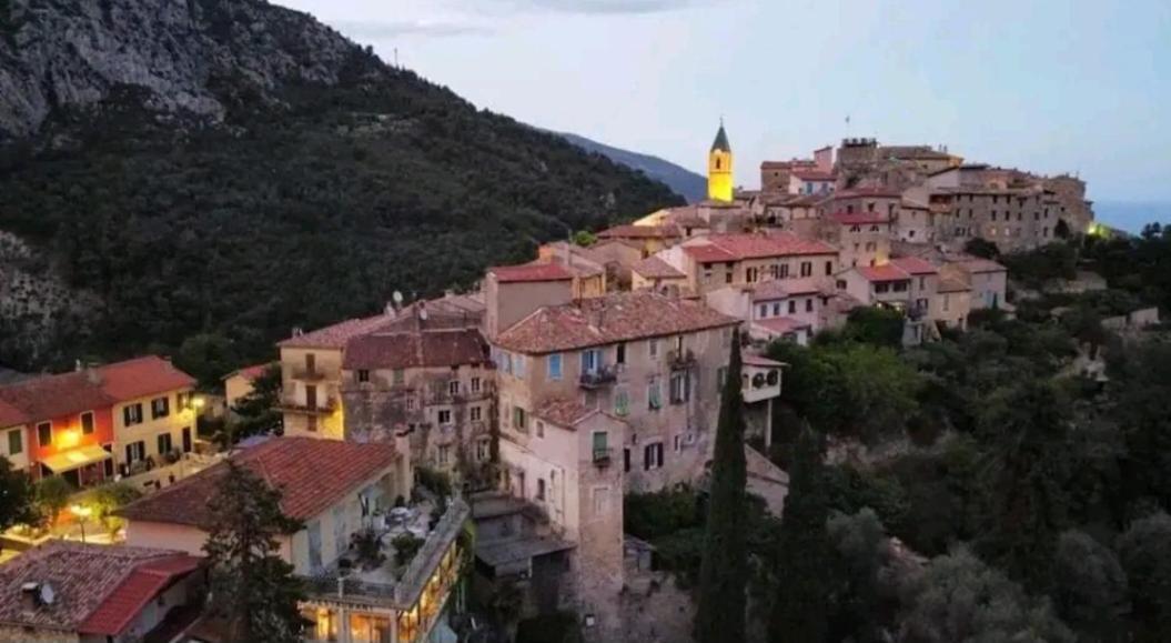 Charmant Appartement De Village Renove Gorbio Exterior photo