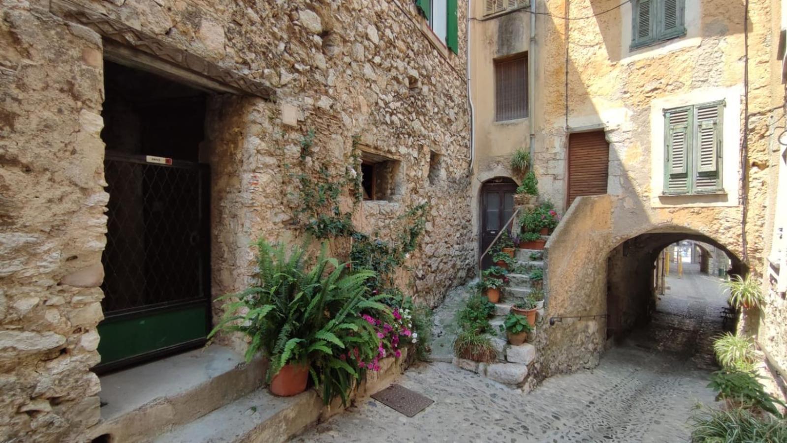 Charmant Appartement De Village Renove Gorbio Exterior photo